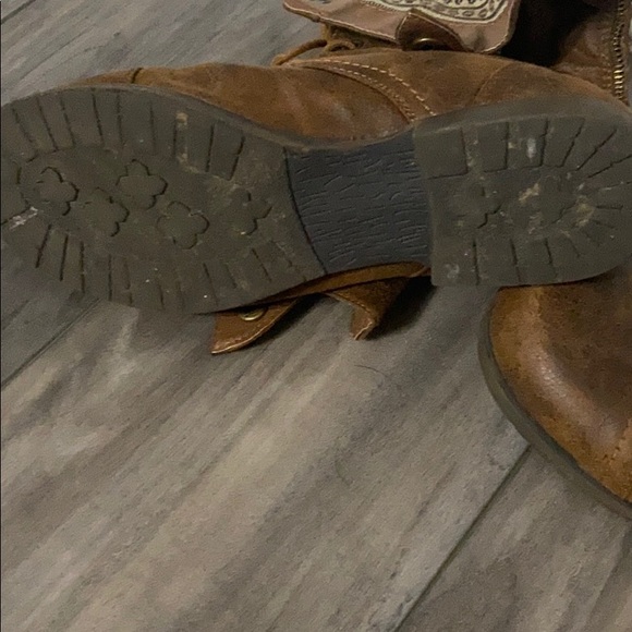 Brown boots - Picture 2 of 2